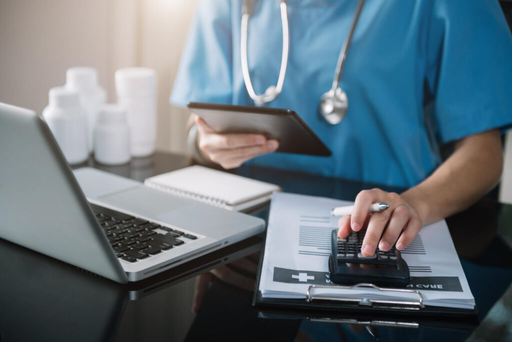 Tributação para médicos autônomos: como calcular impostos e evitar riscos fiscais