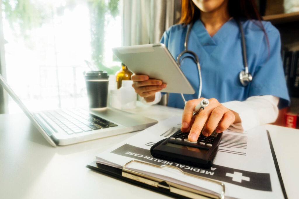 Qual o melhor regime tributário para clínicas médicas: Simples ou Presumido?